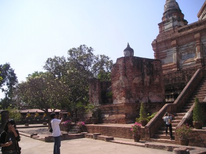 small-pc302512.jpg